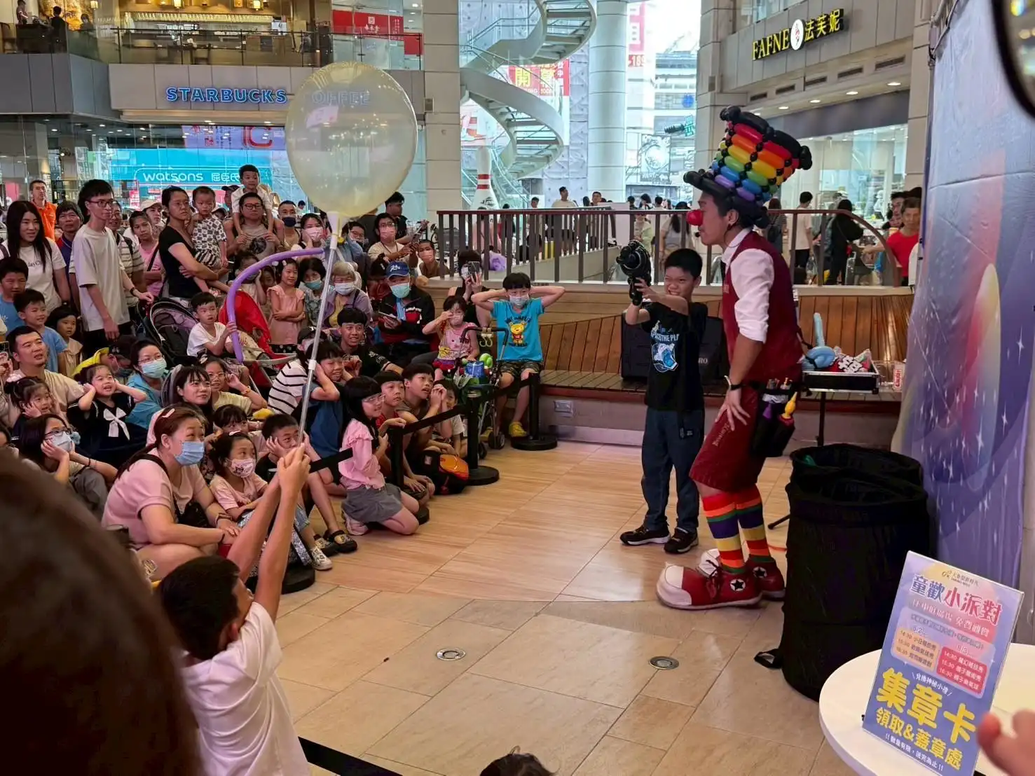 台中大魯閣活動現場，孩子參與互動遊戲，氣氛緊張刺激