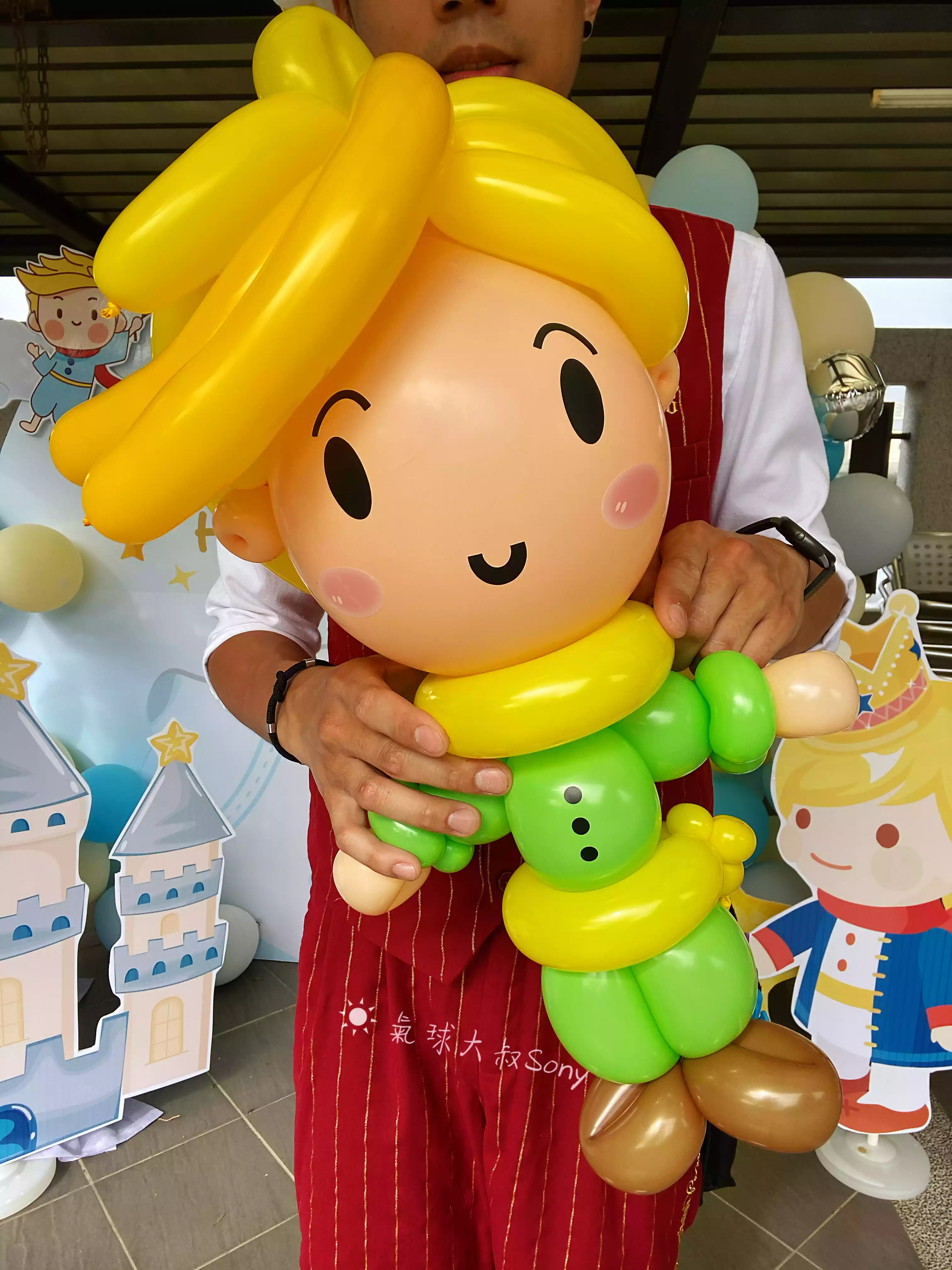 台北信義區小王子主題派對｜氣球大叔 Sony 製作造型氣球雕像並進行魔術互動