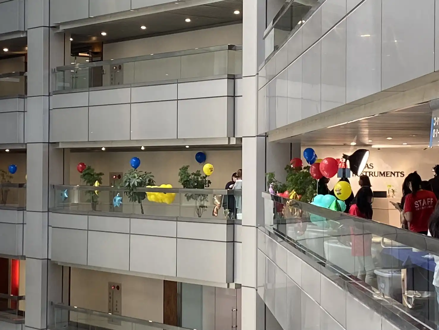德州儀器辦公室內部的空飄氣球會場佈置