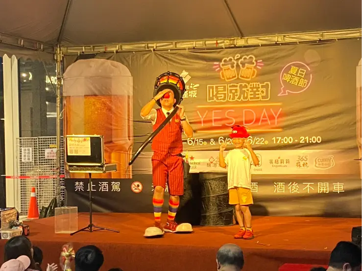 新北新店裕隆城啤酒節活動｜氣球大叔 Sony 魔術秀吹破可樂瓶笑翻全場