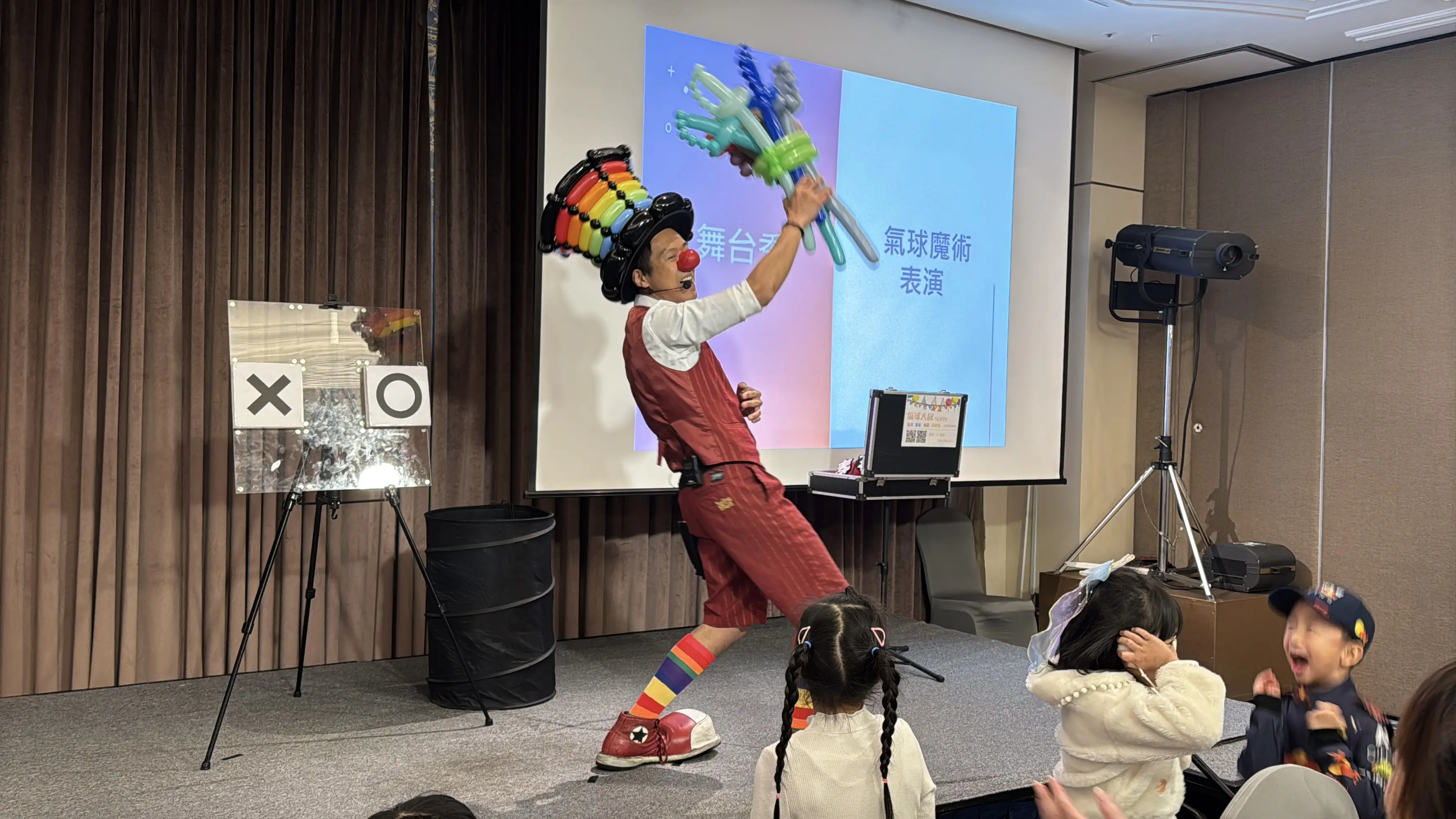 汐止福泰大飯店尾牙氣球表演開場，洛亞貿易尾牙宴氣球魔術互動