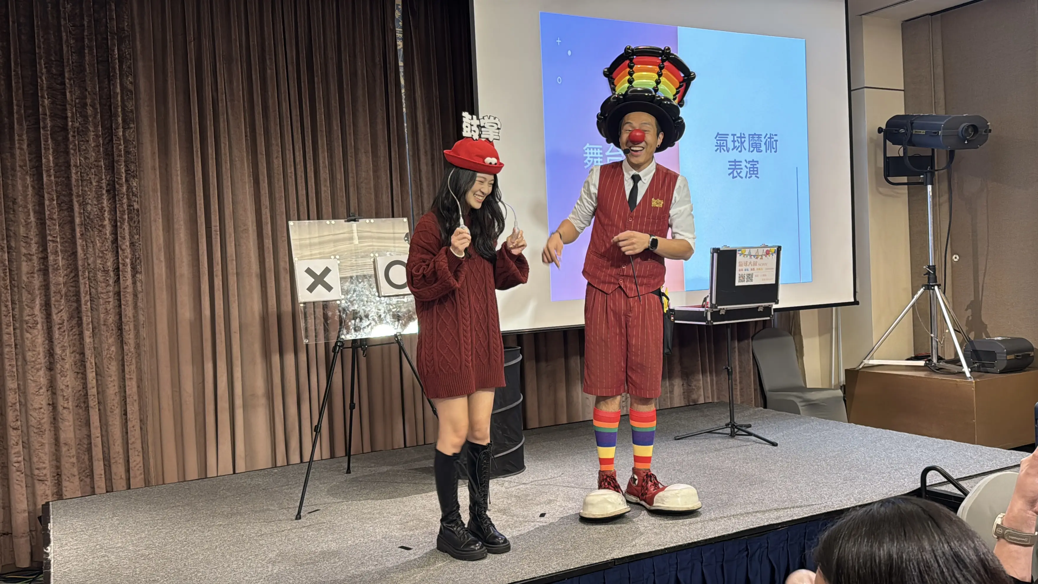 企業尾牙互動表演，氣球魔術師與小朋友舞台互動秀